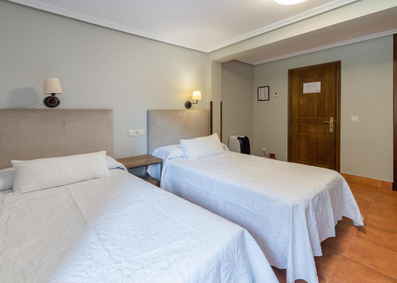 Logis Hotel Restaurante La Casa De Juansabeli Лас-Аренас Екстер'єр фото