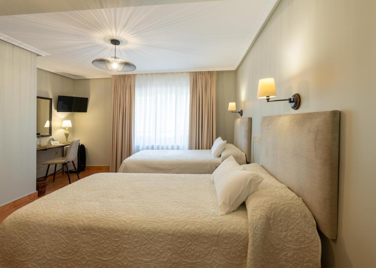 Logis Hotel Restaurante La Casa De Juansabeli Лас-Аренас Екстер'єр фото