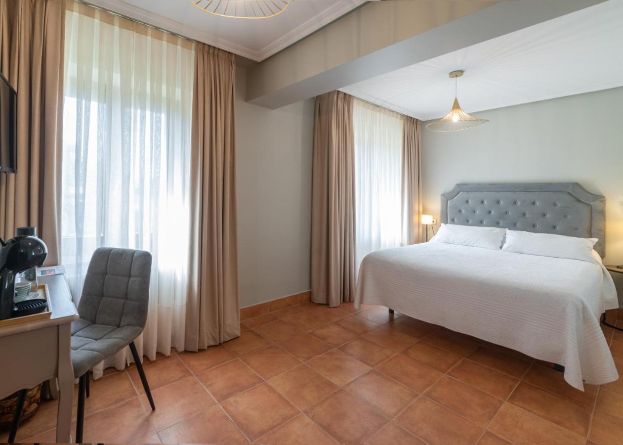 Logis Hotel Restaurante La Casa De Juansabeli Лас-Аренас Екстер'єр фото