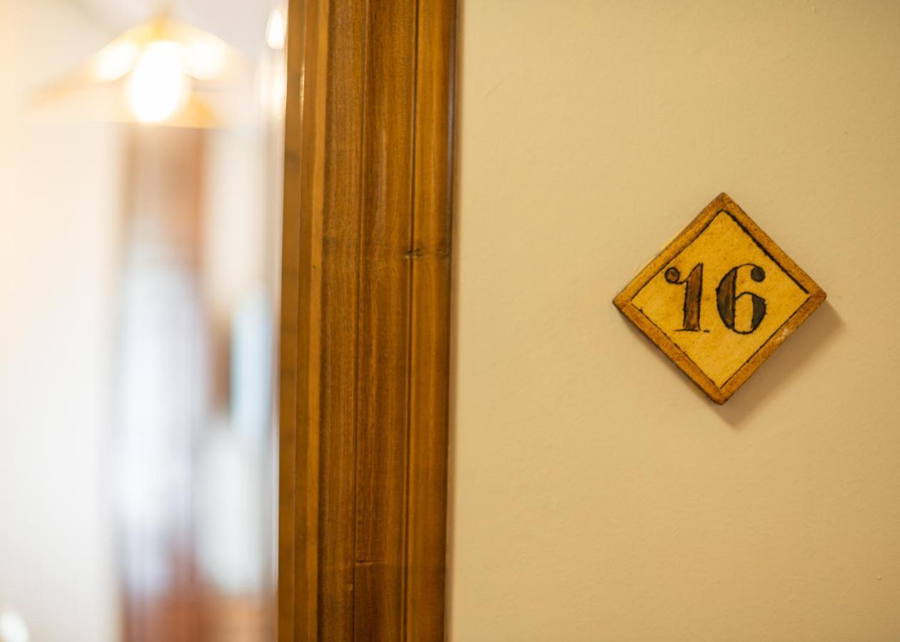 Logis Hotel Restaurante La Casa De Juansabeli Лас-Аренас Екстер'єр фото