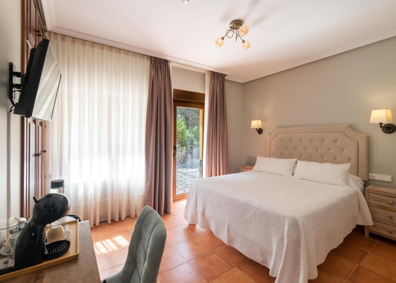 Logis Hotel Restaurante La Casa De Juansabeli Лас-Аренас Екстер'єр фото