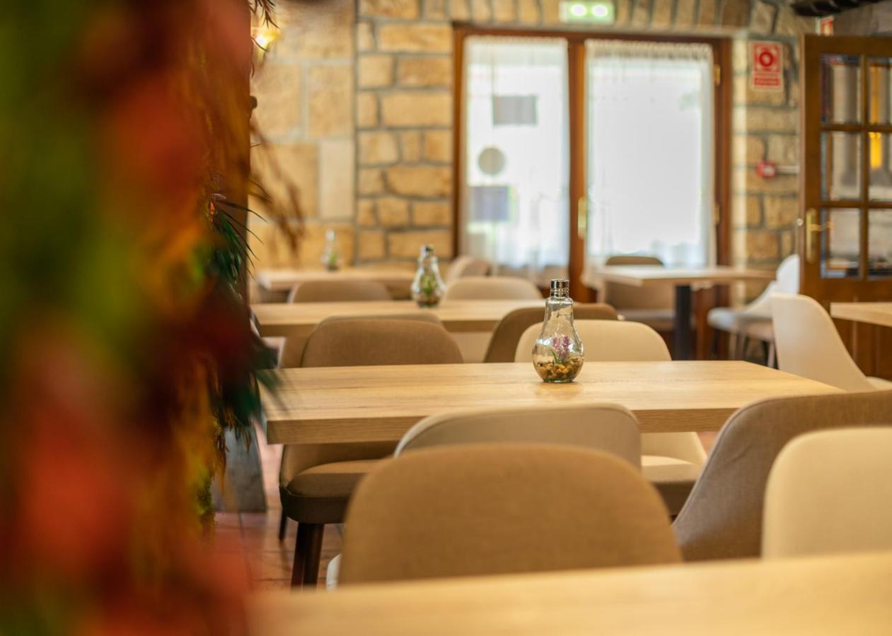 Logis Hotel Restaurante La Casa De Juansabeli Лас-Аренас Екстер'єр фото
